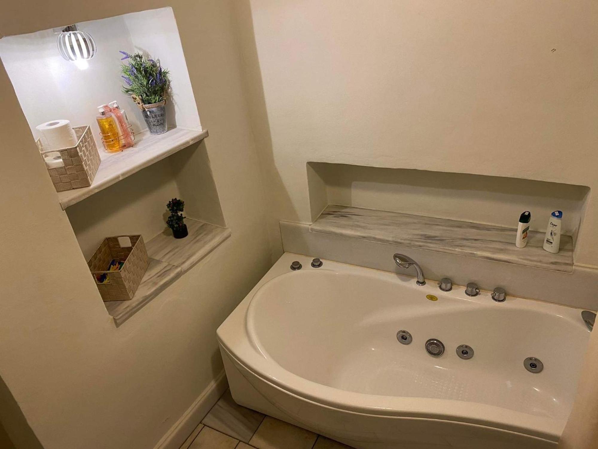 Guesthousekamara モネンバシア エクステリア 写真